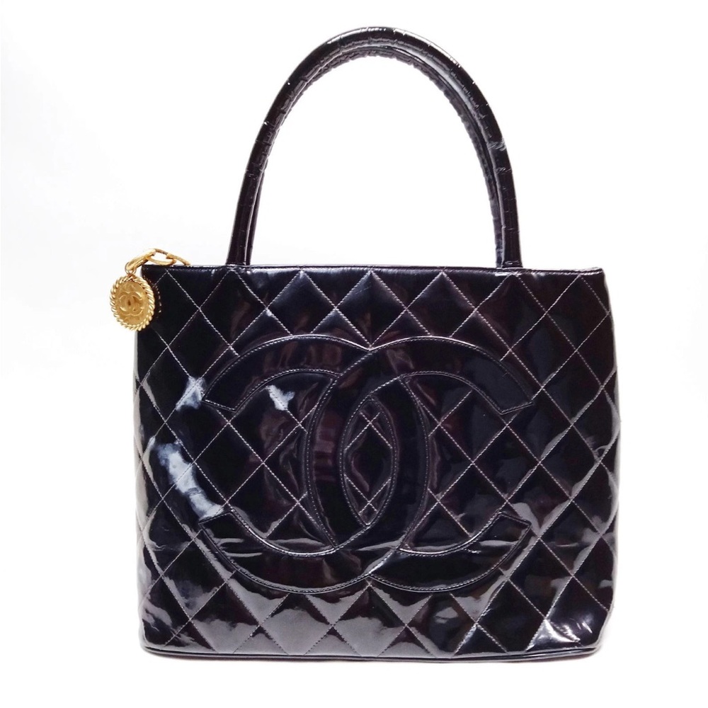 EUC- Chanel Black Quilted patent leather with 24K Gold zipper pull @lovetanyb - Picture 3 of 16